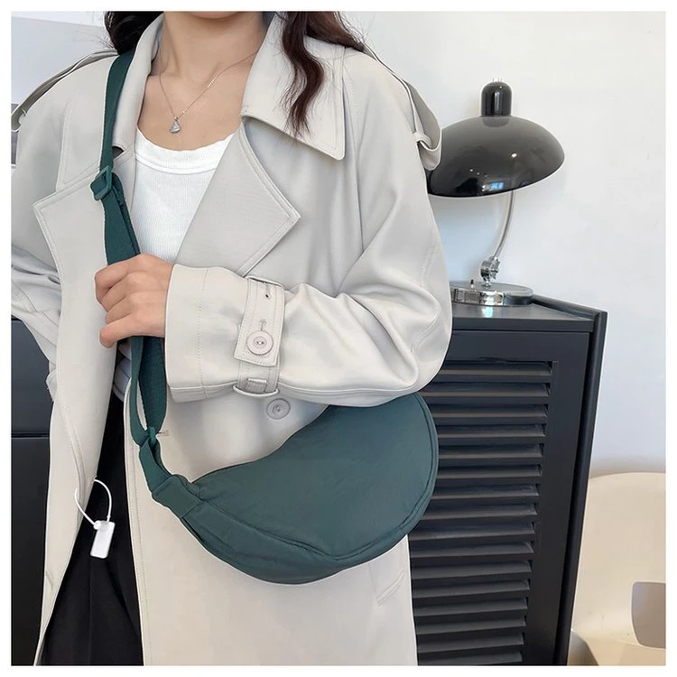 简约百搭斜挎女包