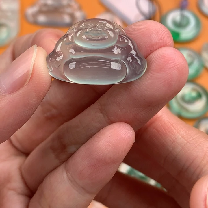 翡翠挂件未镶嵌…..