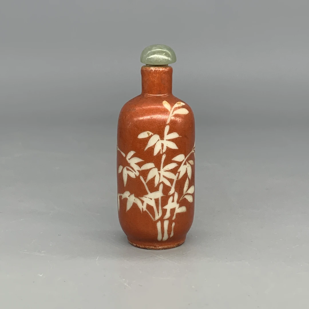 62511061*清末珊瑚红留白竹叶纹鼻烟壶/瓷器六/江苏省文物总店/J