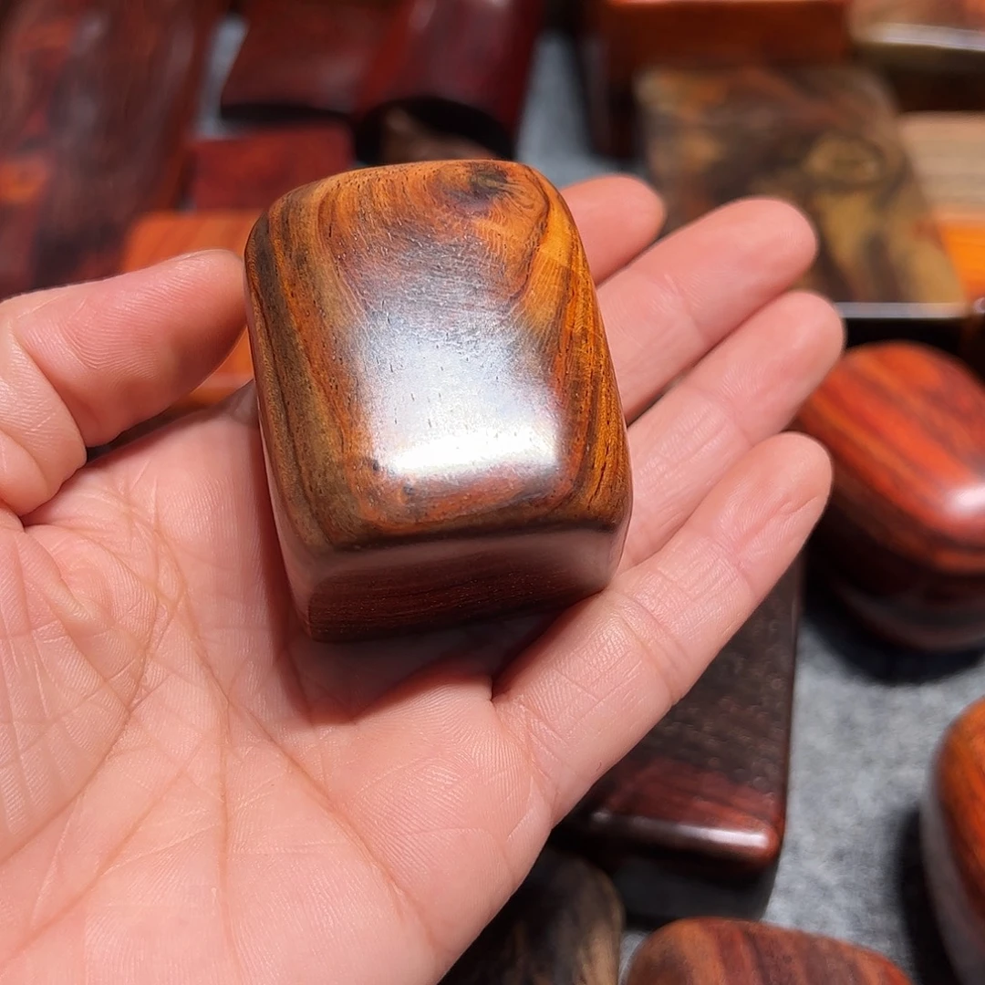 信***店交趾黄檀（大红酸枝）