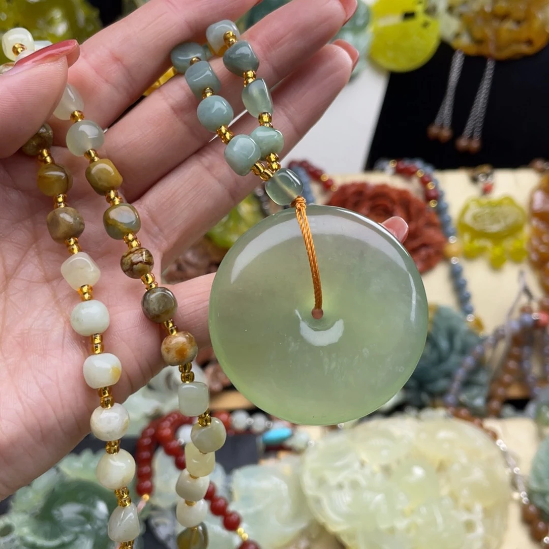 未镶嵌蛇纹石玉颈饰