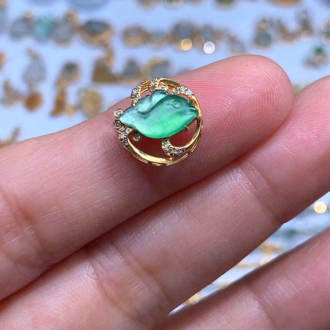 翡翠18K金镶嵌毛衣链海豚