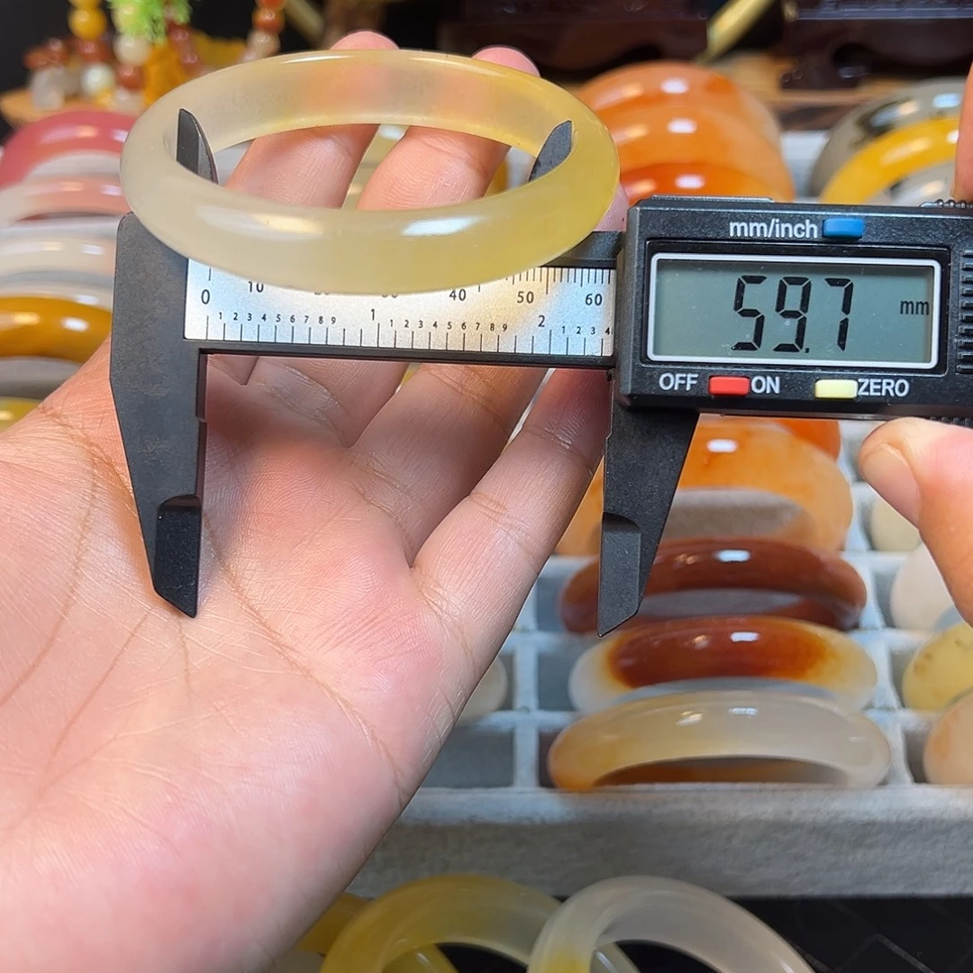 石英质玉（黄龙玉）未镶嵌手镯