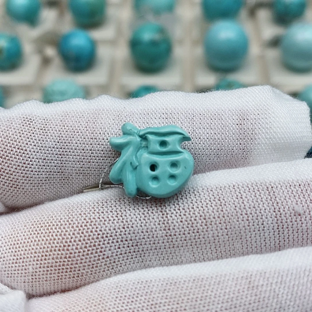 绿松石配饰未镶嵌