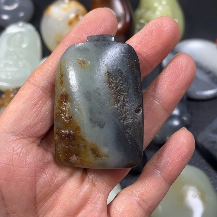 和田玉未镶嵌把件