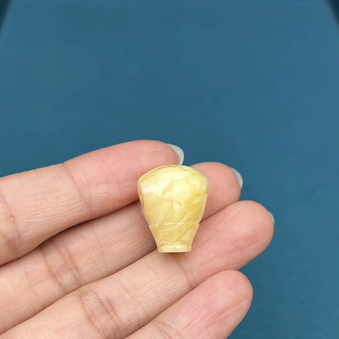 Y1181天然俄料蜜蜡三通14.6x18mm 1.9克 2.0孔可过双股1.5mm双线