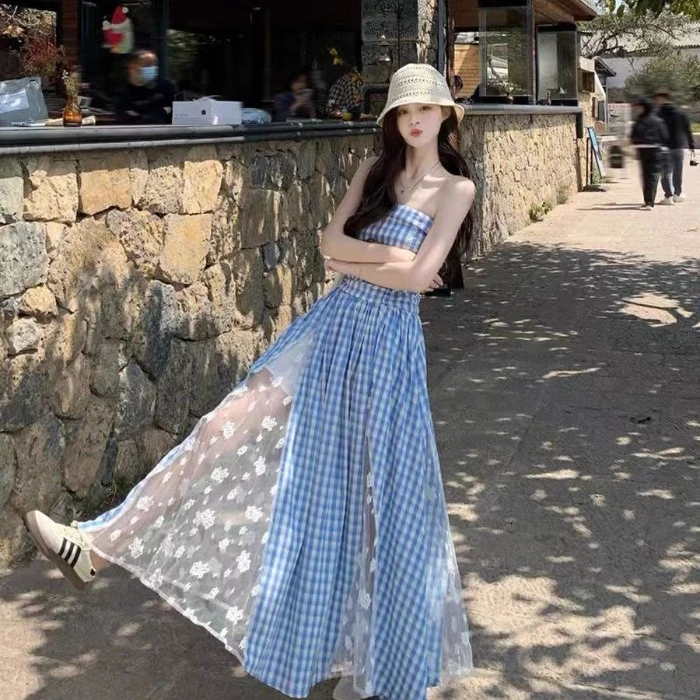 法式蓝色格子抹胸连衣裙女2025夏季绝美蕾丝裙子海边度假a字长裙