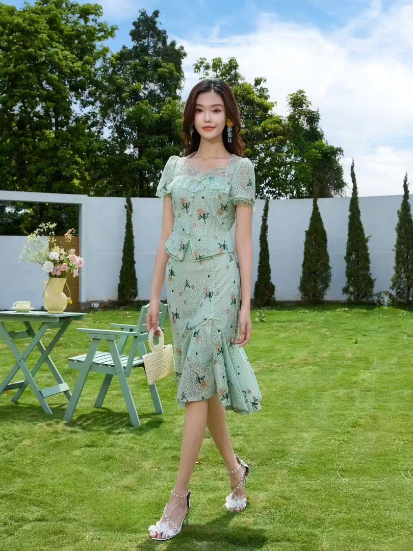 新款高级重工蕾丝气质轻奢名媛碎花鱼尾包臀显瘦特价套裙连衣裙