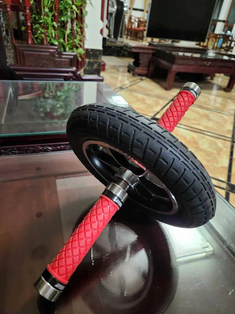 健腹轮直径25厘米，宽5厘米，充气胎，铝合金轮毂不锈钢手柄。