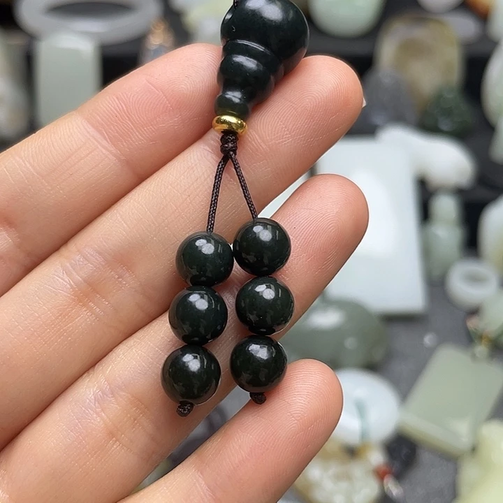 颈饰未镶嵌和田玉（白玉）