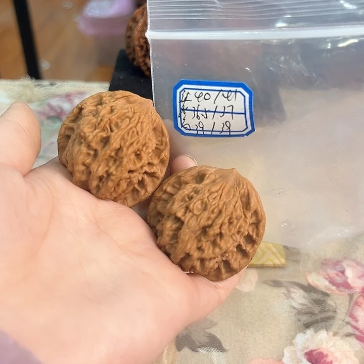 文玩核桃把件麦穗虎头