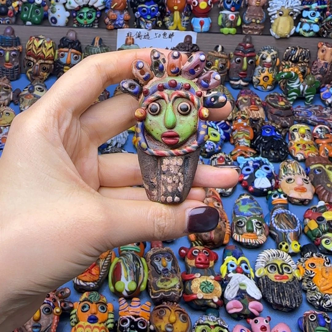 琉璃非金属玻璃颈饰酋长一个