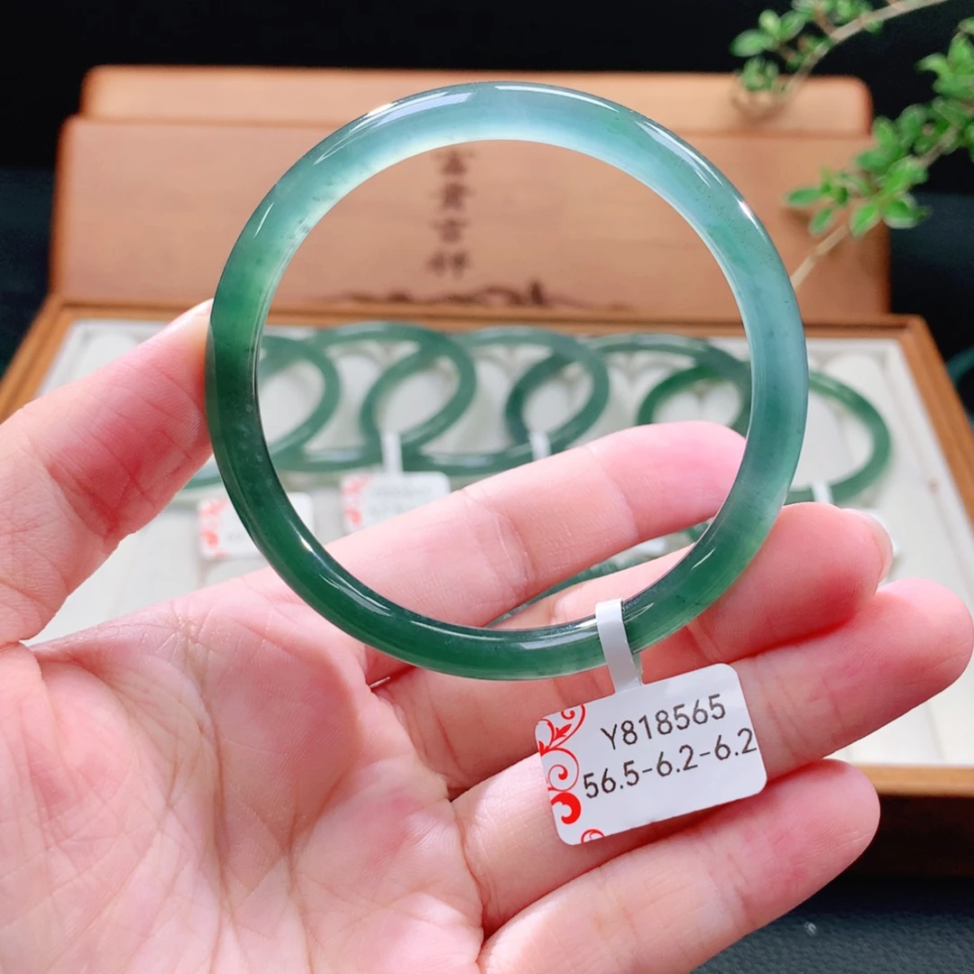 未镶嵌手镯（圆镯）翡翠