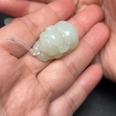 和田玉挂件未镶嵌指****峰