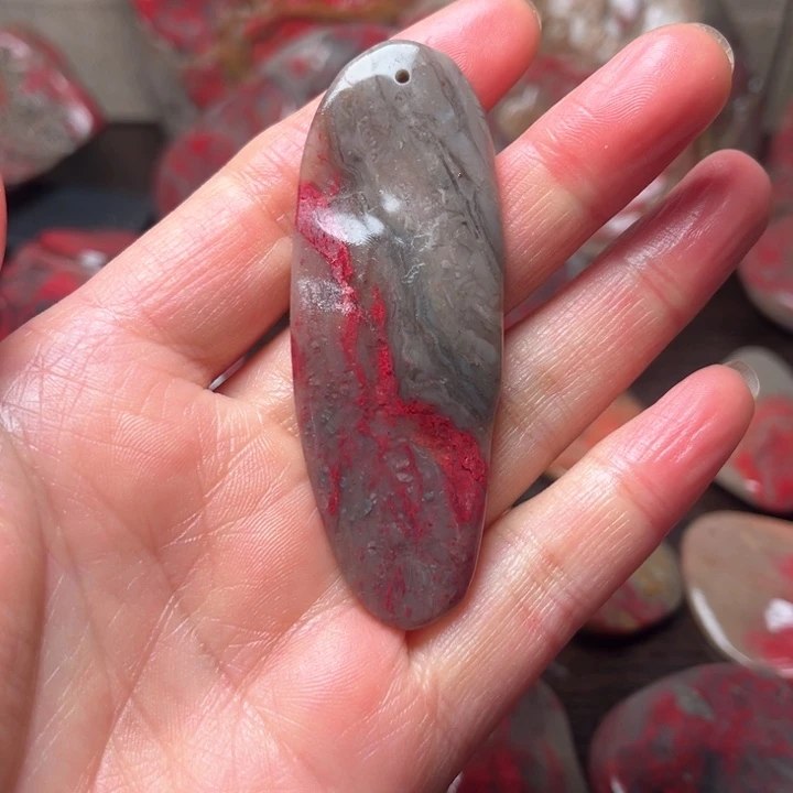 昌化鸡血石灰****龙昌化鸡血石原石挂件