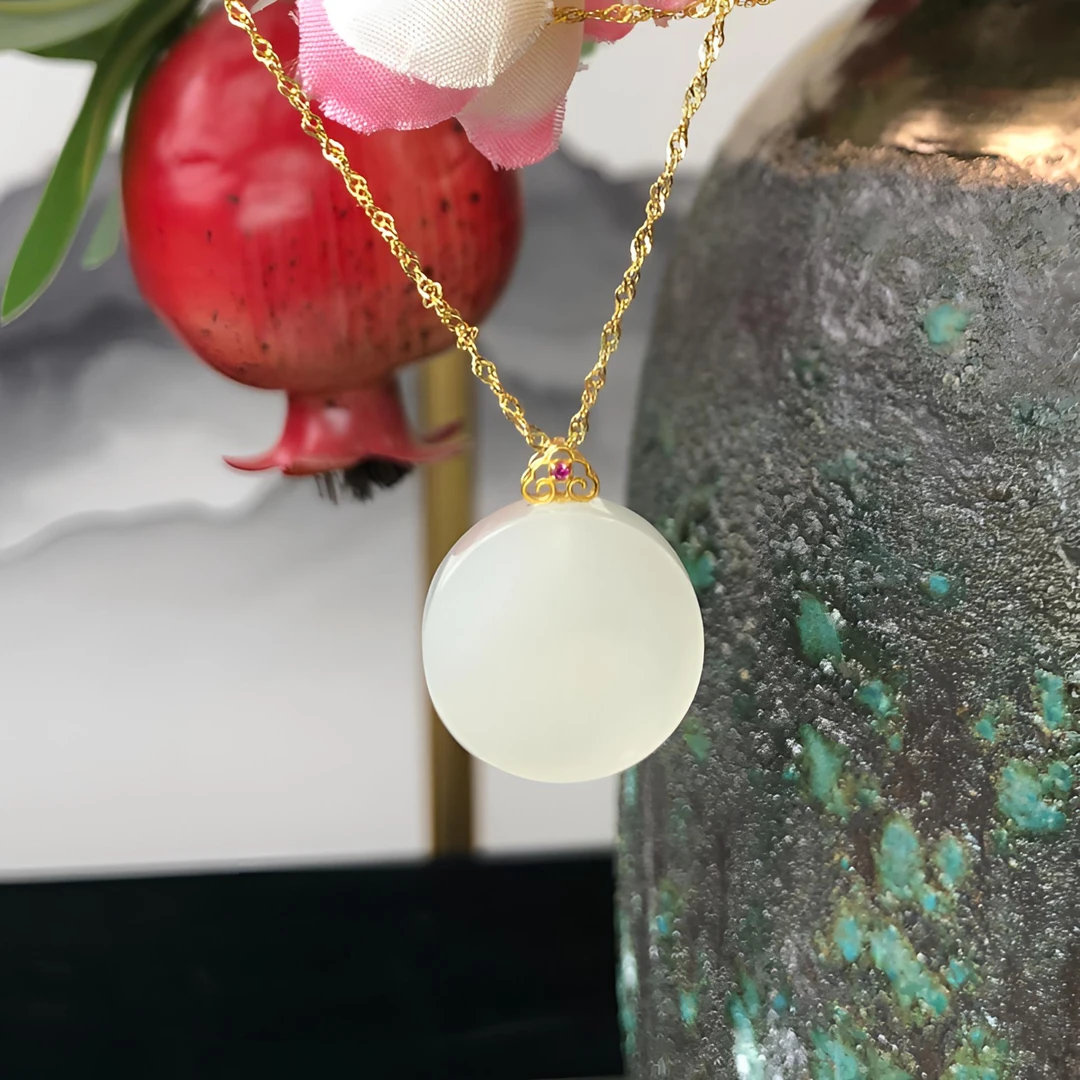 【琪禧珠宝】18K金和田玉藕粉色圆形无事牌吊坠孤（多样性发货）