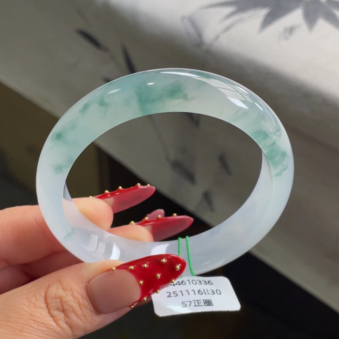 翡翠未镶嵌手镯冰胶飘蓝花正圈手镯