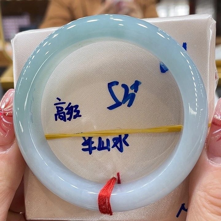 翡翠手镯未镶嵌翡翠手镯