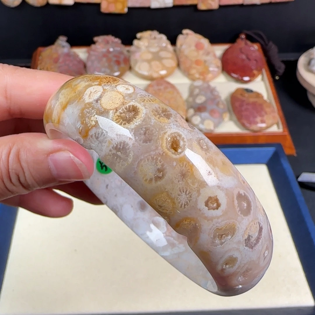 未镶嵌手链硅化玉61圈共生