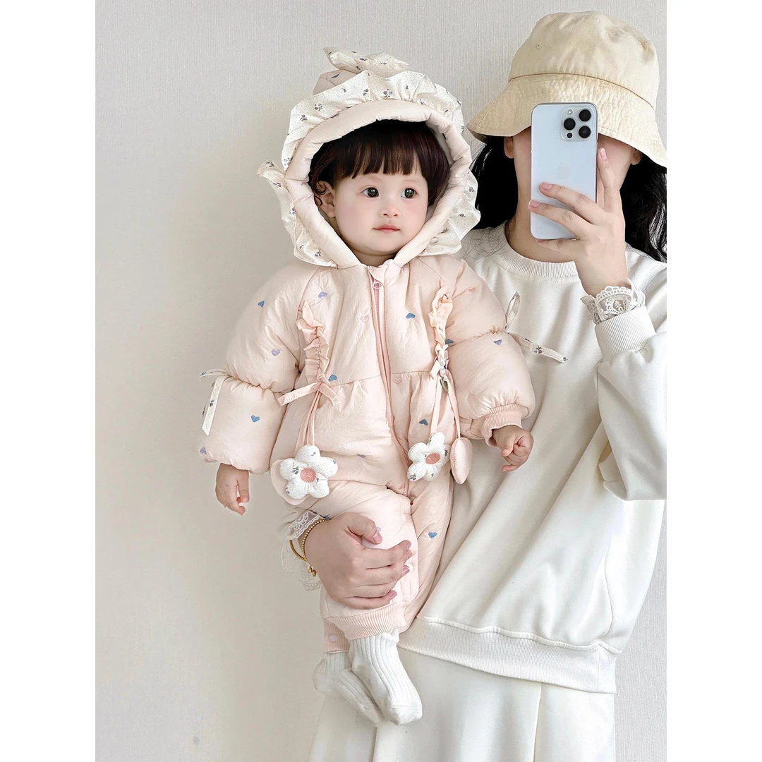 婴儿冬季连体衣加厚服女宝满月百天公主袄可爱超萌新生儿衣服
