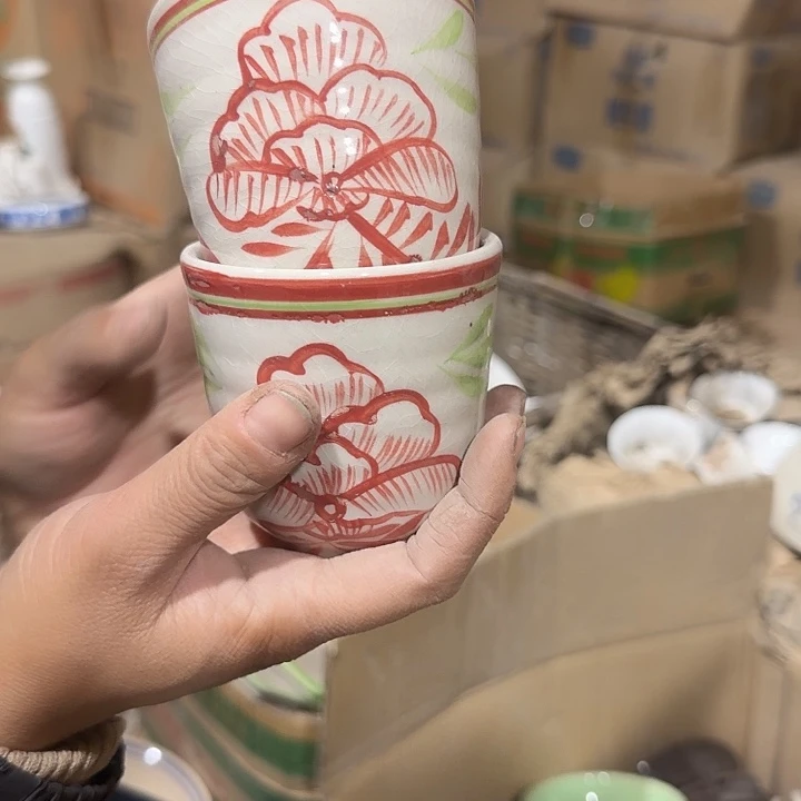库存微瑕手绘杯两个