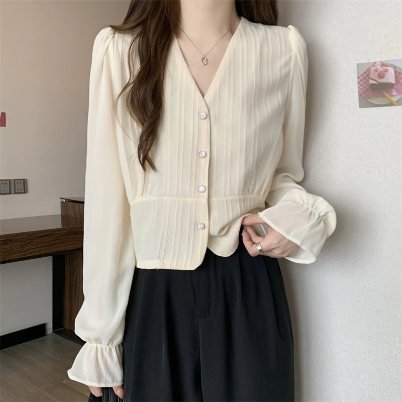 春季新款大码网纱拼接雪纺衬衫女洋气喇叭袖上衣时尚宽松