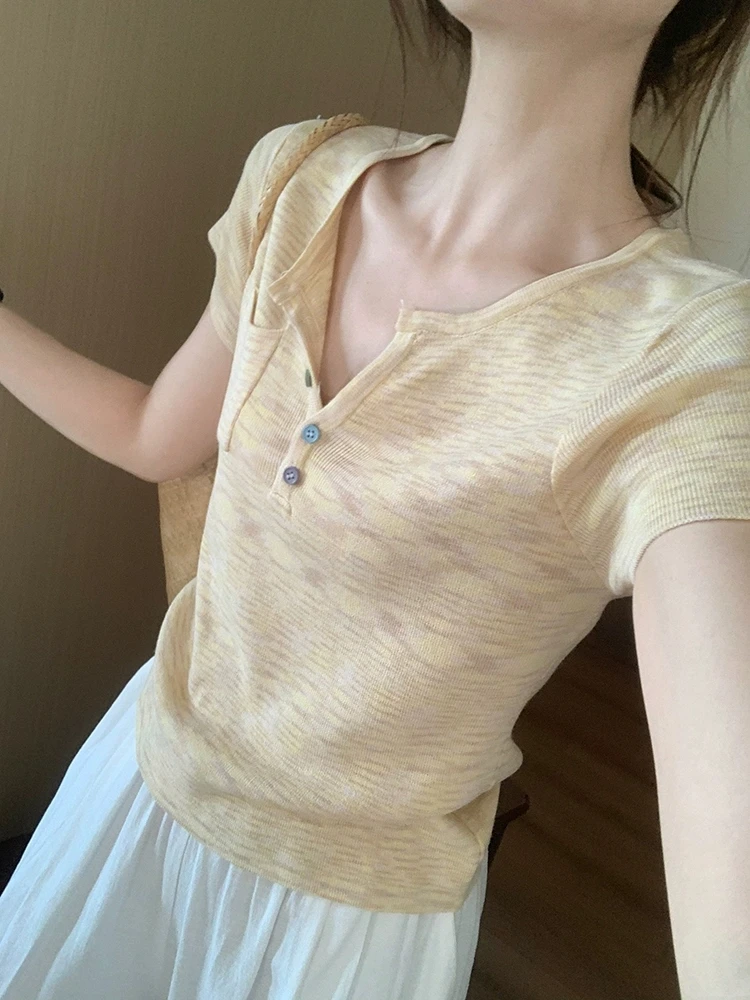 法式彩扣针织短袖女2025夏季新款韩版设计感甜美减龄短款T恤上衣