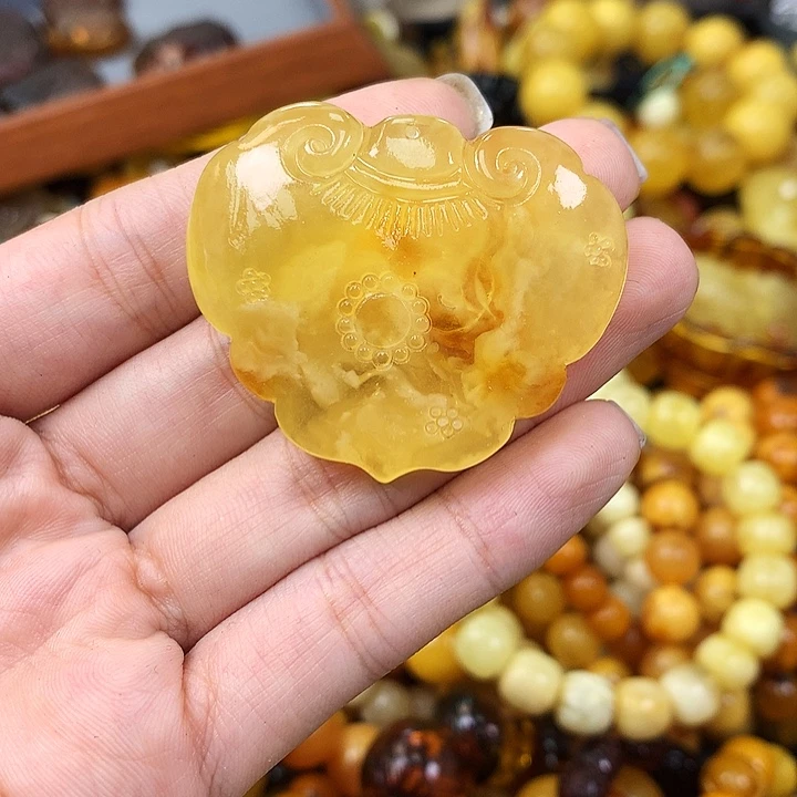 未镶嵌琥珀珠宝奇石