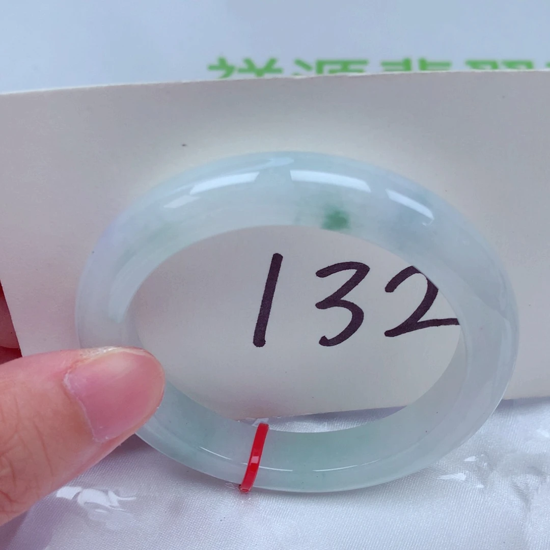 翡翠手镯未镶嵌翡翠