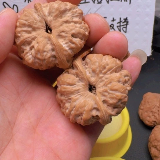 文玩核桃吊坠?**d文玩核桃等多种形式为