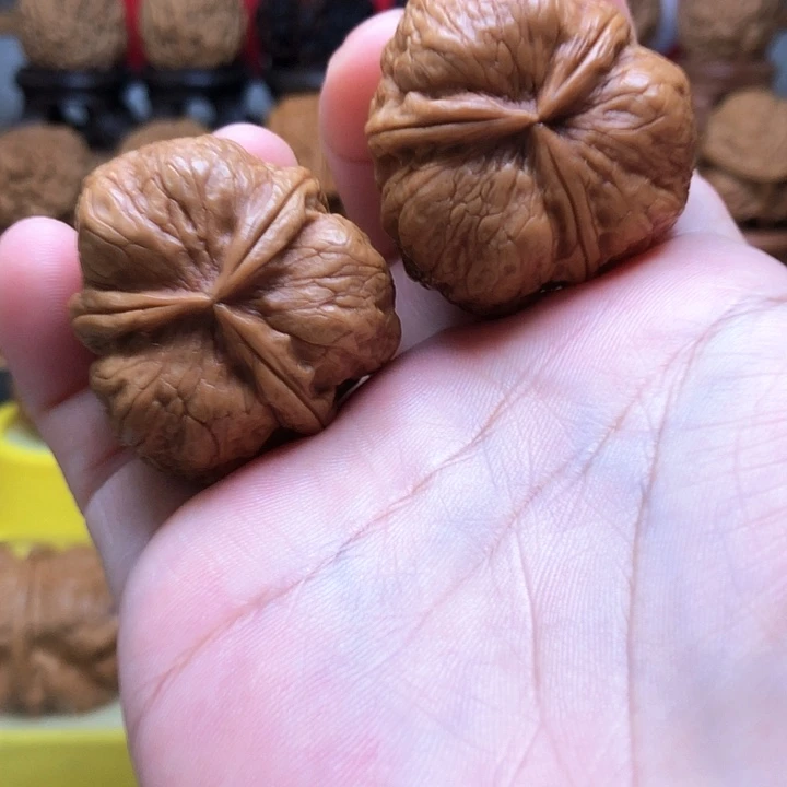 文玩核桃吊坠山*云南铁核桃
