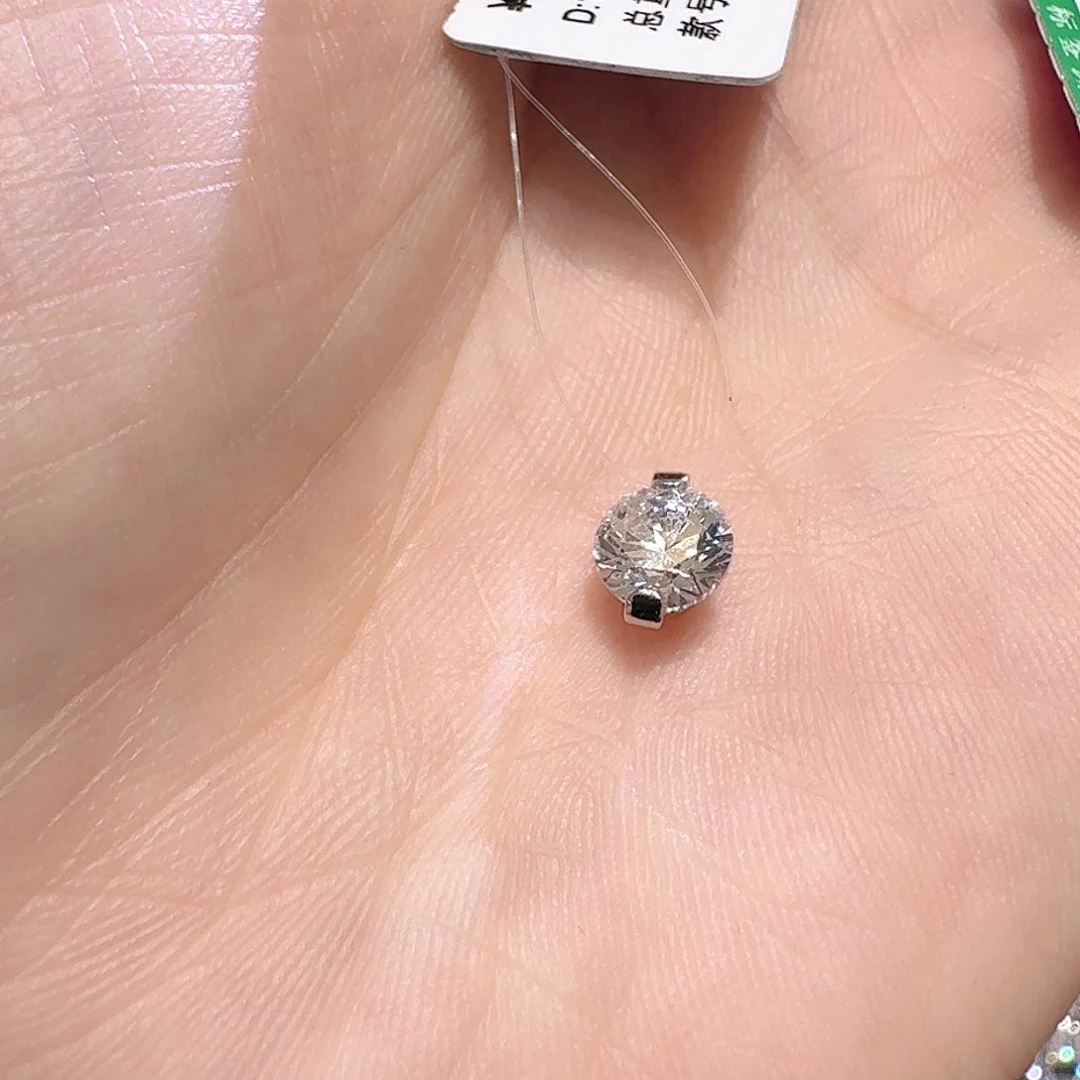 颈饰铂Pt950镶嵌实验室培育钻石圆钻送鱼线