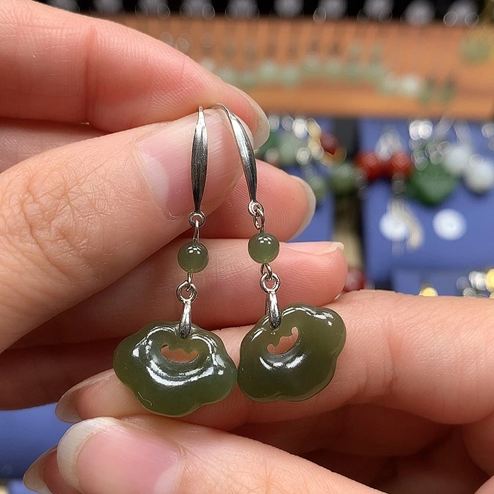 和田玉银S925镶嵌耳饰如意锁湖水绿