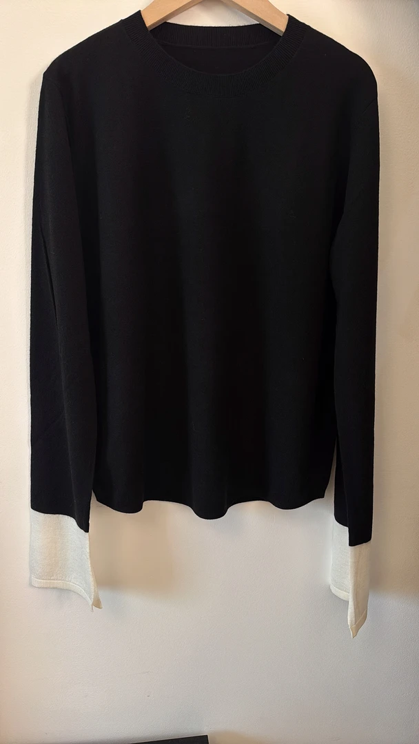 秋冬新款精纺肤感羊毛小圆领袖口拼色打底针织衫