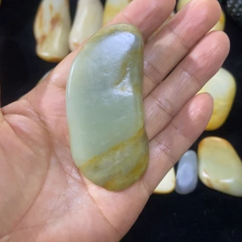 未镶嵌和田玉（糖玉）车挂