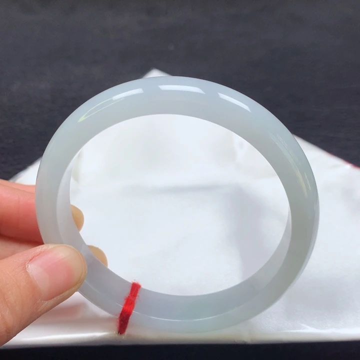 翡翠手镯未镶嵌61圈