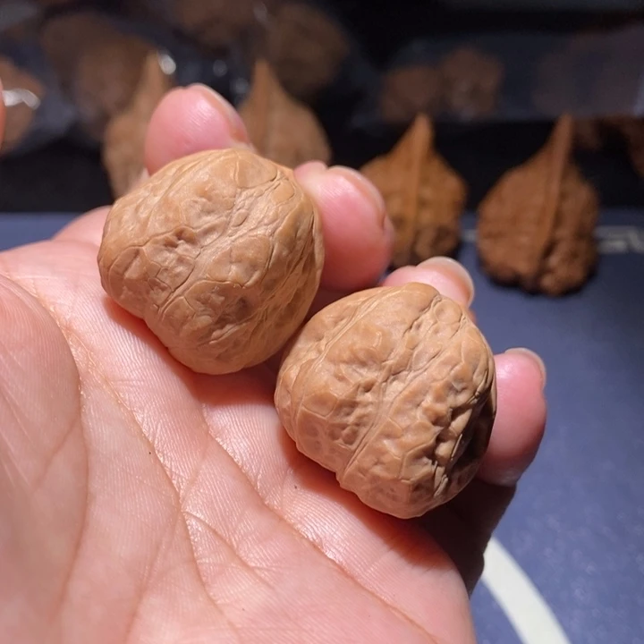 文玩核桃吊坠玉蝉