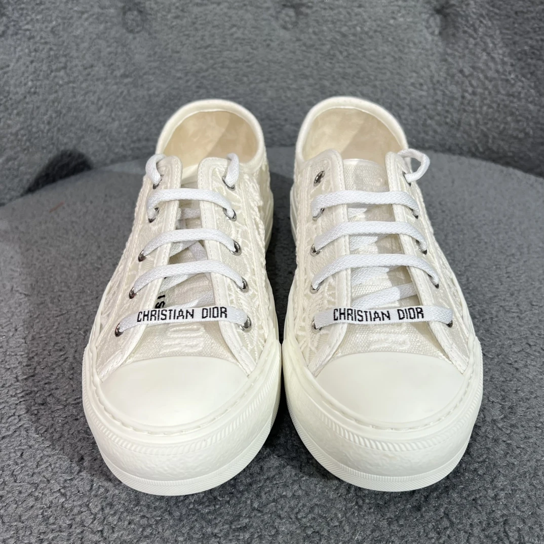 全新未使用 DIOR/迪奥 米白色WALK’N’ 网纱刺绣系带板鞋 149282
