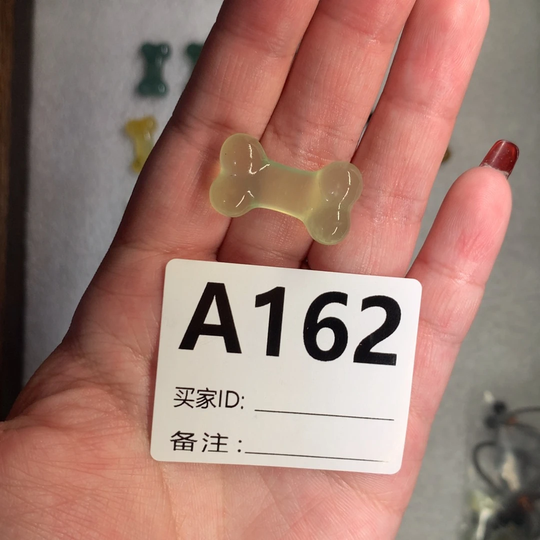 蛇纹石玉颈饰未镶嵌泪****谎