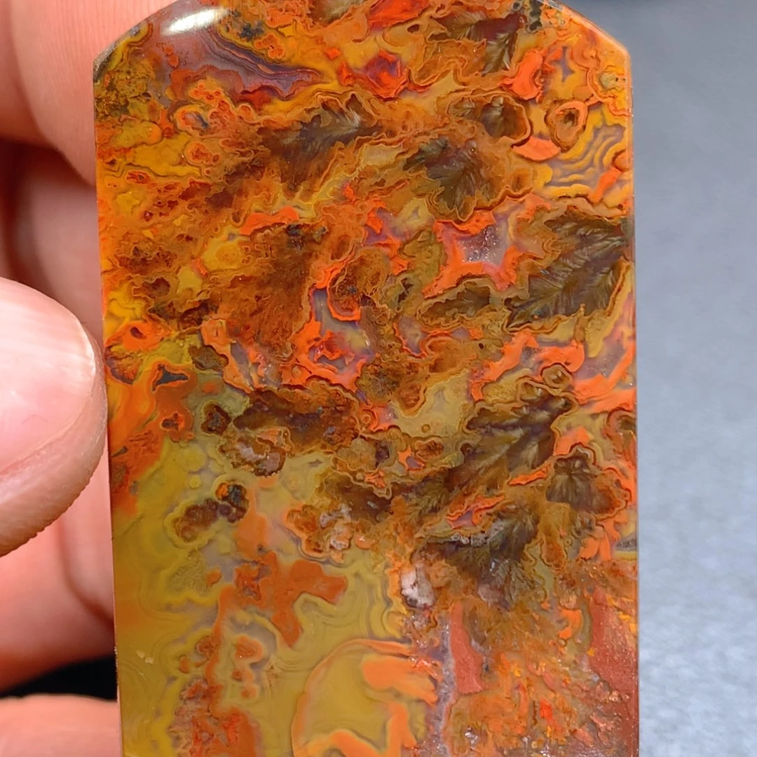 未镶嵌颈饰玛瑙/玉髓李*