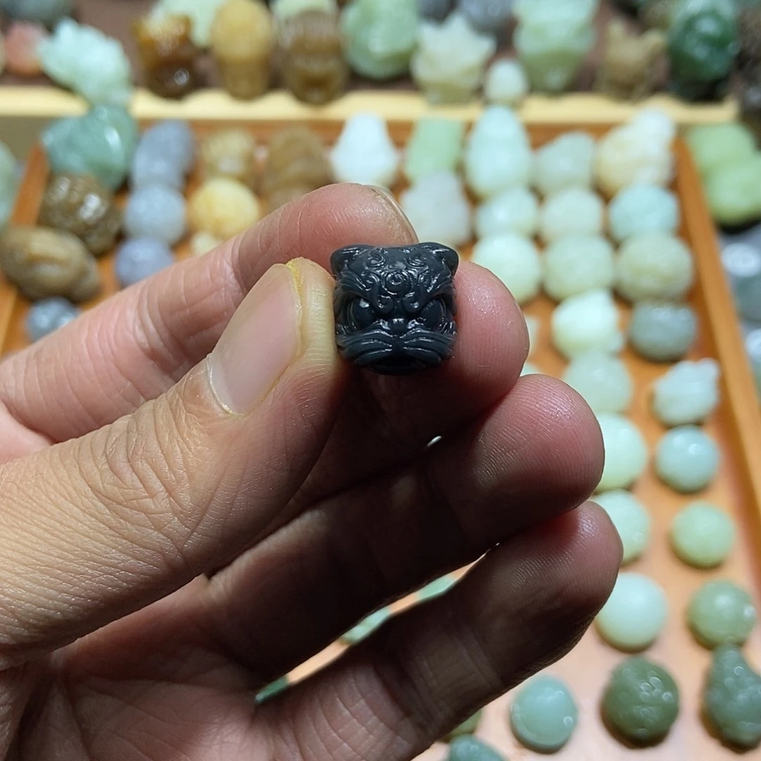 和田玉未镶嵌颈饰定制