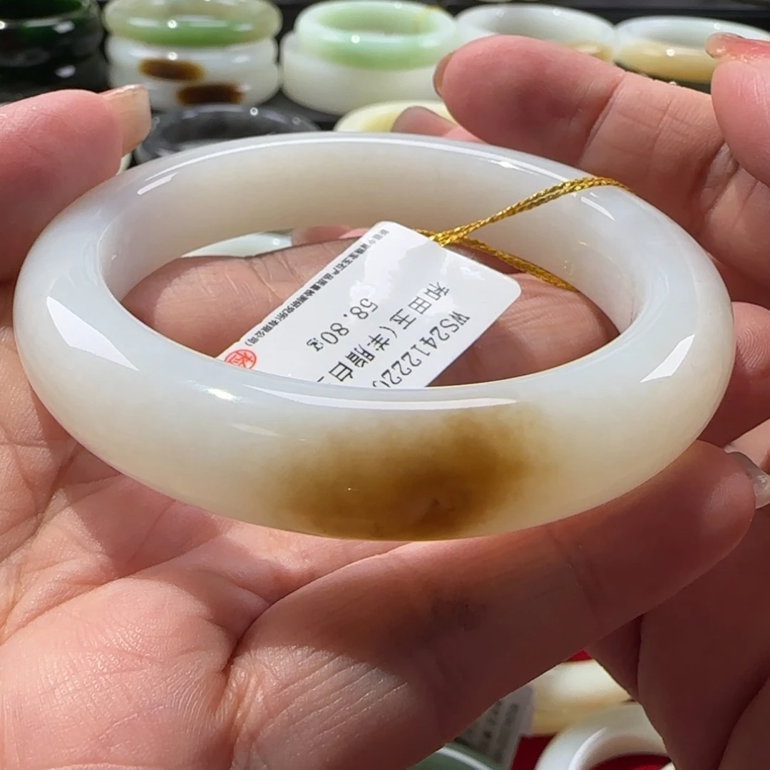 和田玉手镯未镶嵌