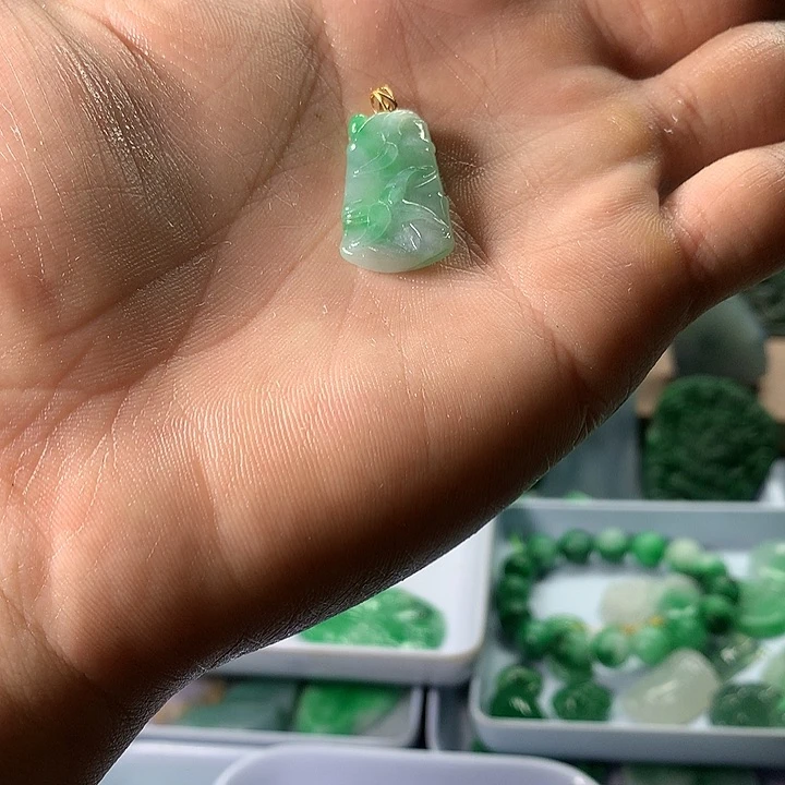 翡翠未镶嵌颈饰翡翠