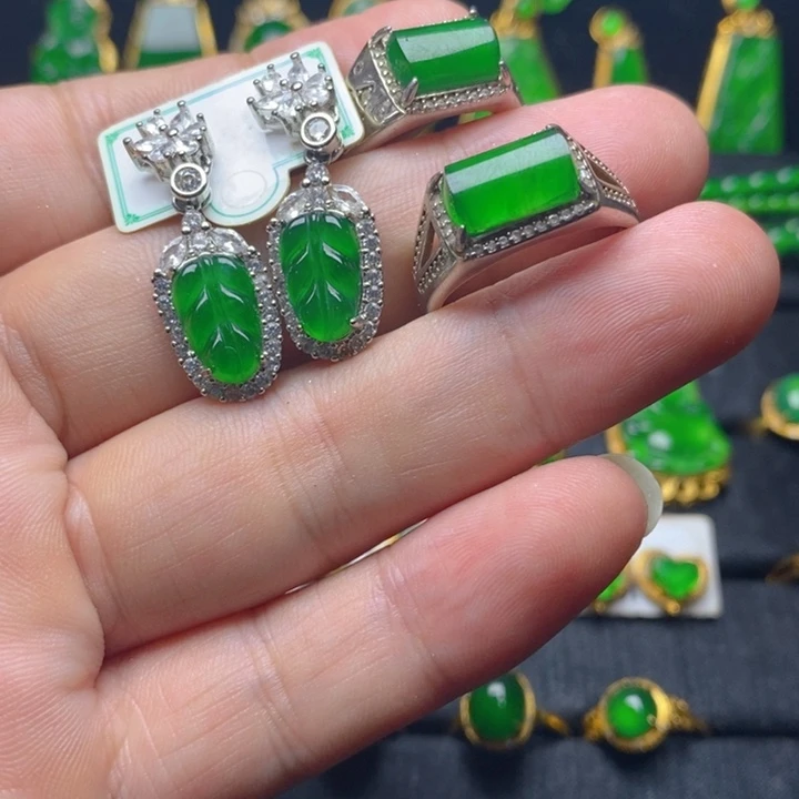 翡翠戒指未镶嵌海**水