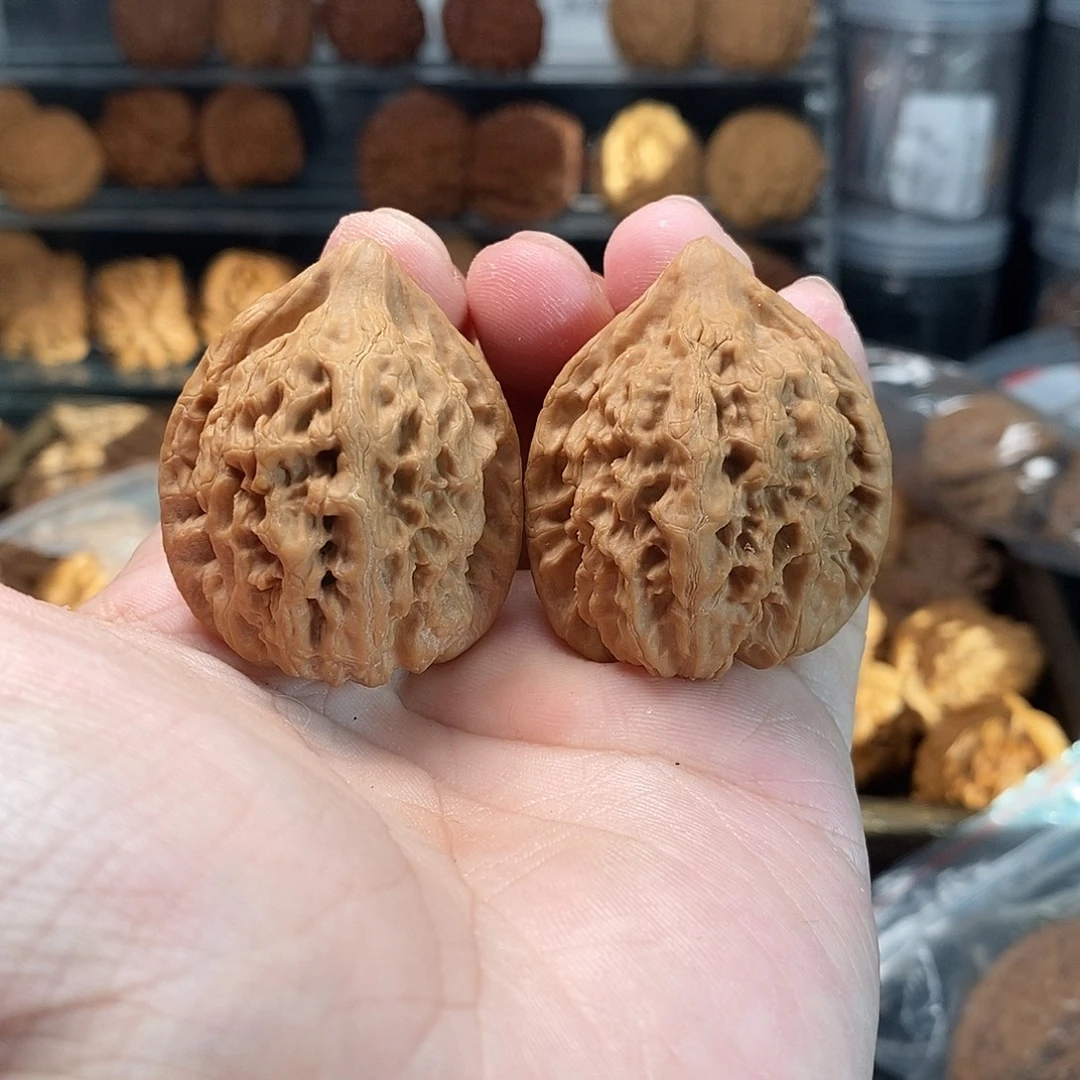 1文玩核桃血龙鸡心35-417