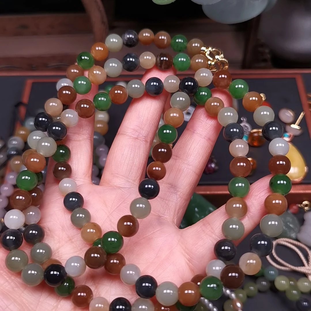 往***事和田玉未镶嵌颈饰