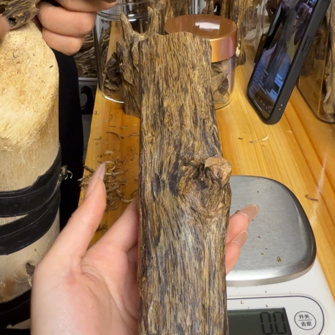 沉香白奇虫漏香110克