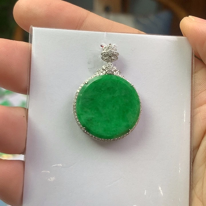 翡翠18K金镶嵌颈饰翡翠首饰