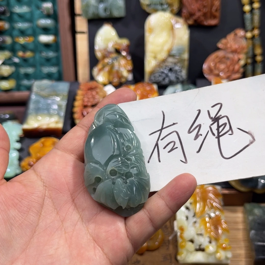 未镶嵌蛇纹石玉颈饰
