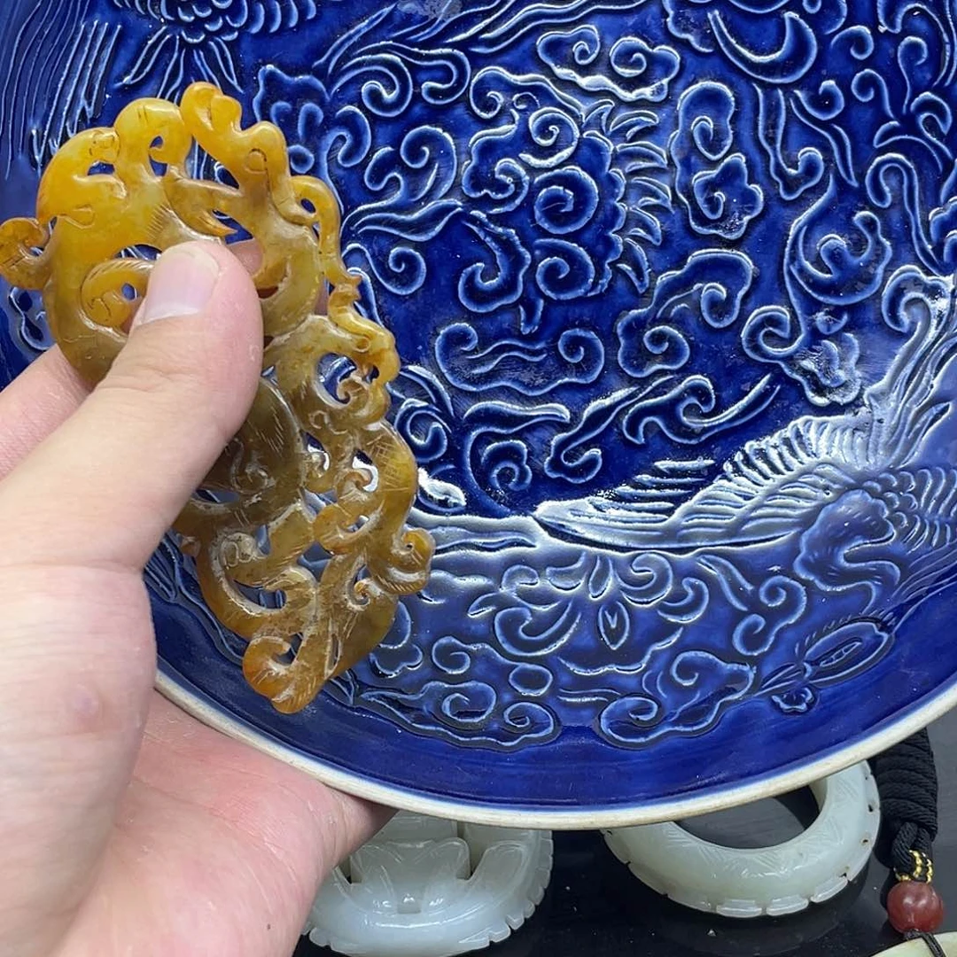 瓷片定瓷带刻花蓝色釉